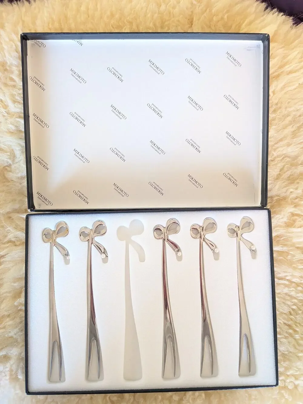 Mikimoto International 18-8 Stainless Steel Cocktail Forks Bow Pearl Set of 4